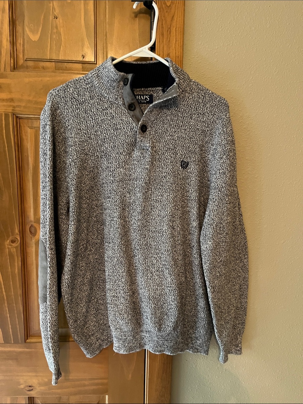 Chaps Men’s Gray Marled Button Neck Sweater